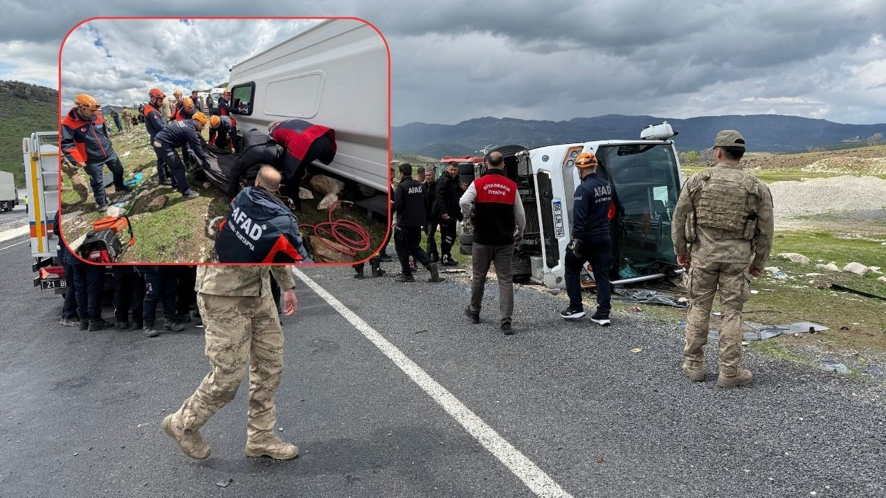Diyarbakır'da feci kaza! Midibüs devrildi, ölenler oldu