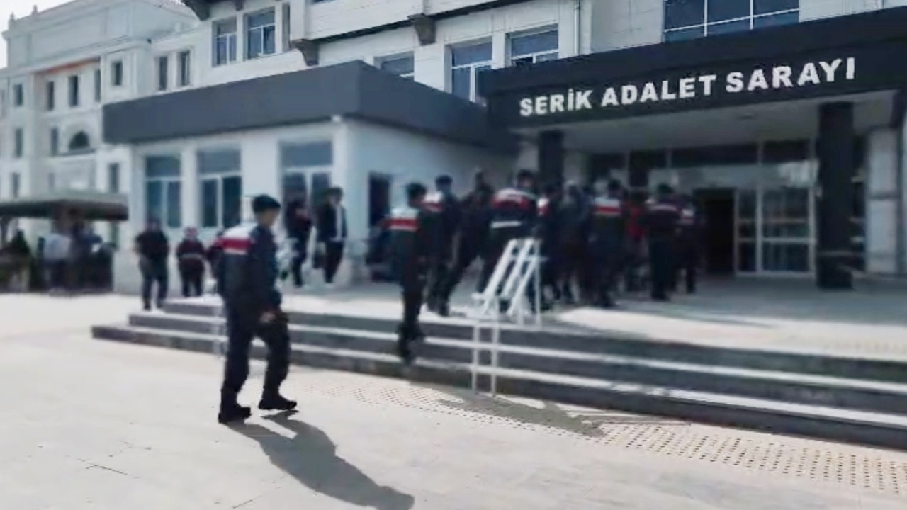 Tefecilik ve kara para ağı deşifre oldu! Lüks araçlardan tarlalara kadar tüm varlıklara el konuldu