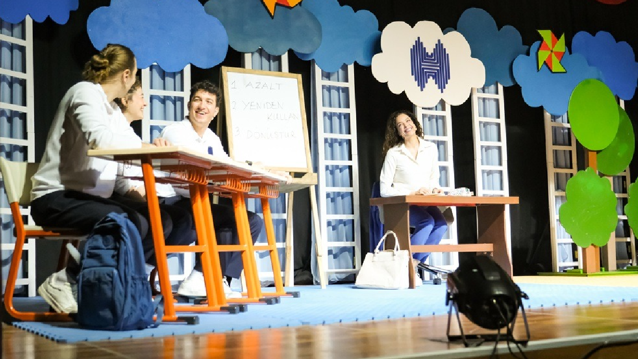 Halkbank Çocuk Tiyatrosu Türkiye’yi Dolaşmayı Sürdürüyor