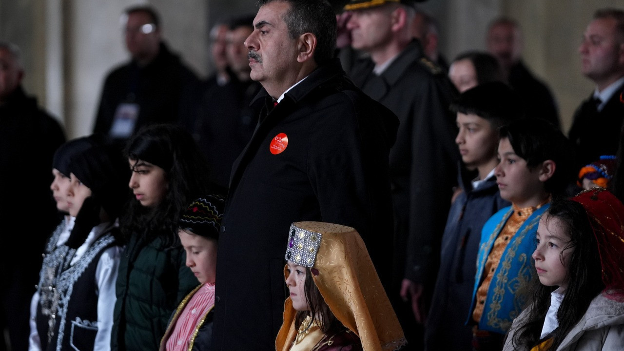 Bakan Yusuf Tekin’den 23 Nisan’da Anıtkabir ziyareti: “Geleceğin teminatı çocuklarımız”