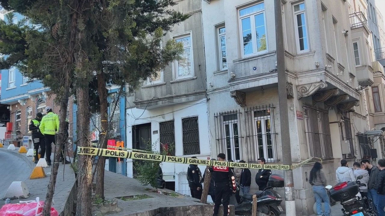 Beyoğlu'nda şüpheli ölüm! Evinde ölü bulundu