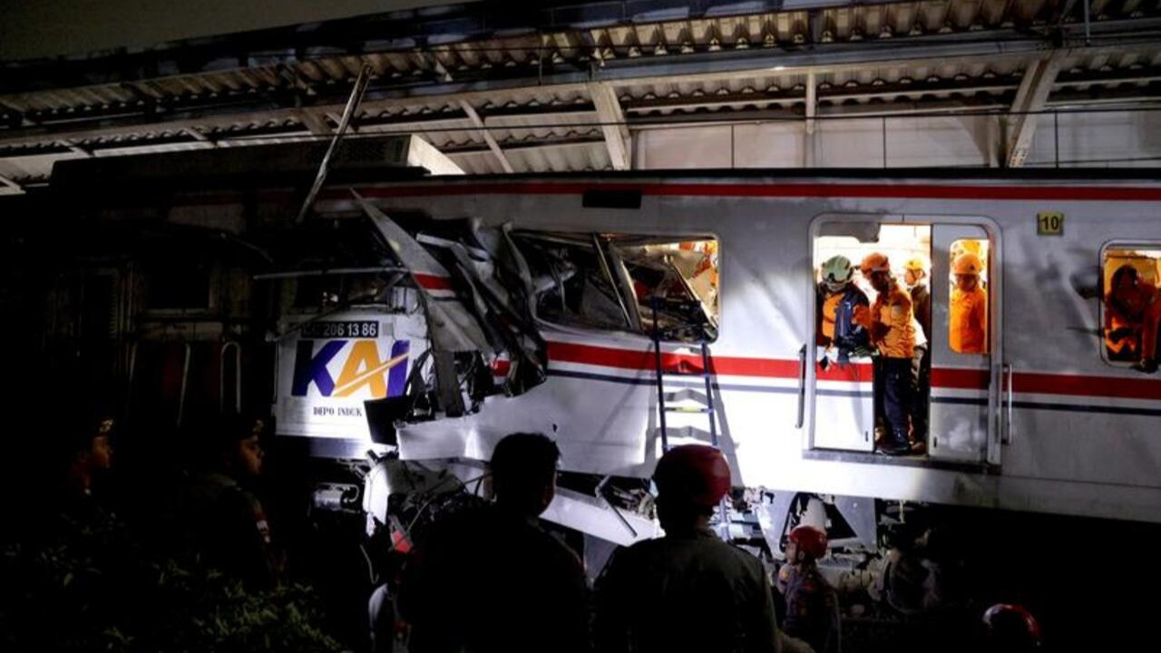 Endonezya'da tren kazası katliamı yaşattı! Çok sayıda ölü var