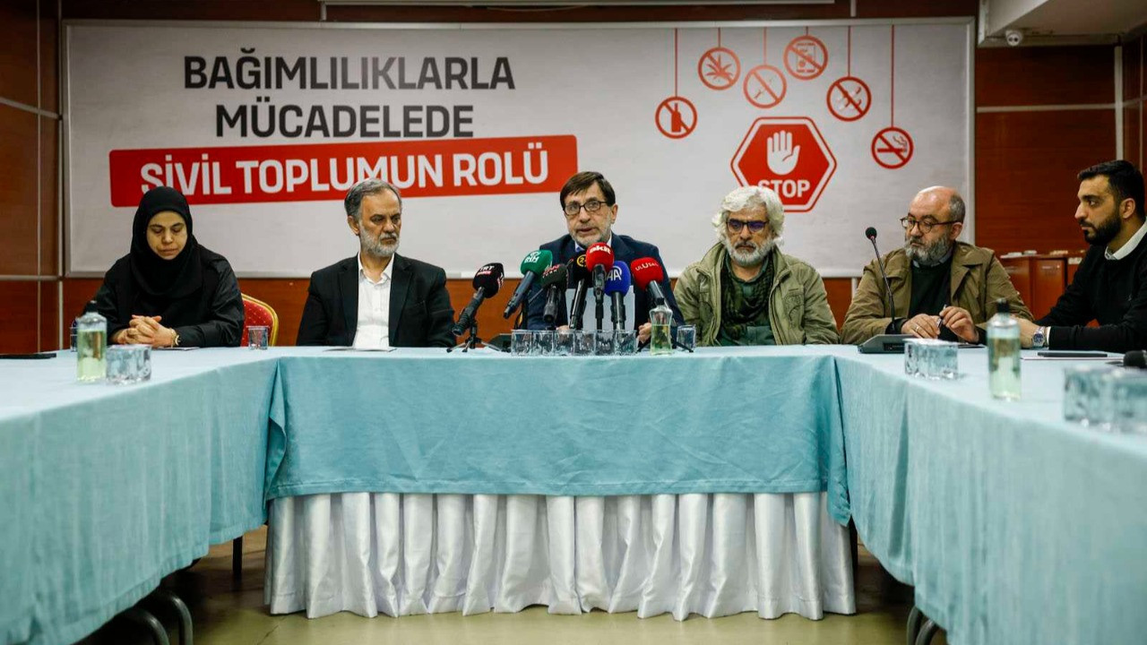 İHH'dan çarpıcı rapor: 30 milyon genç risk altında! 78 milyar dolar bağımlılığa gidiyor