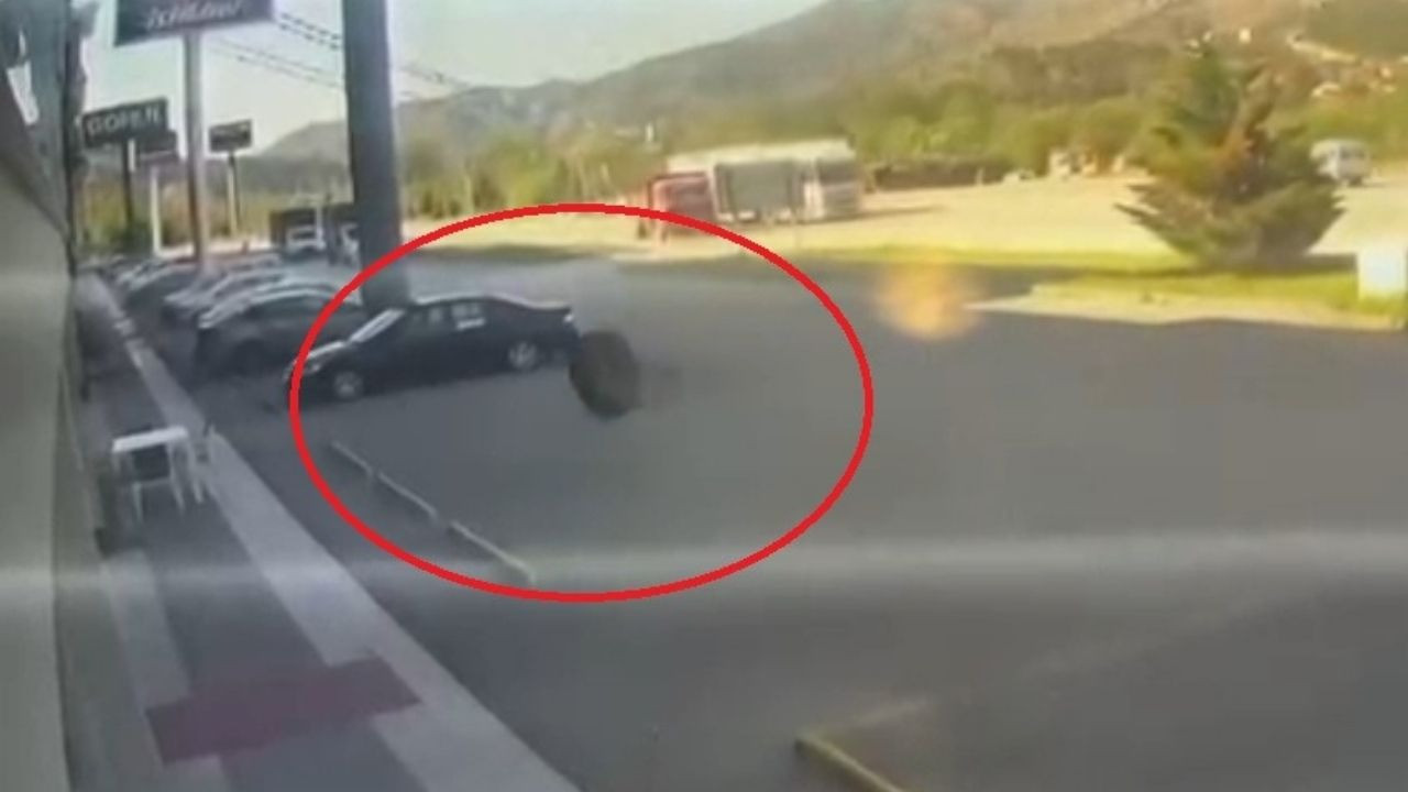 Kamyon tekerinden inanılmaz hamle! Herkesi paniğe sürükledi, kendi mağazaya daldı