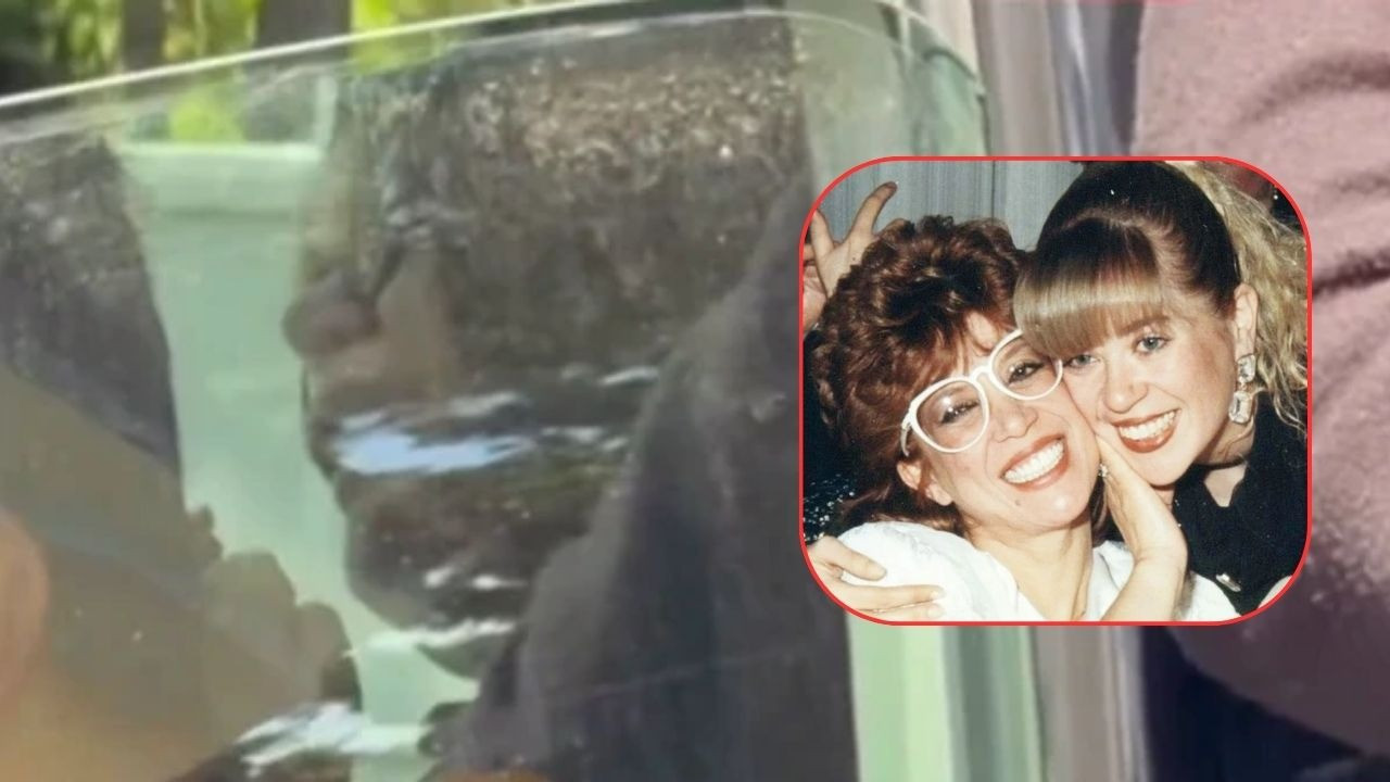 70’lerin unutulmaz sesi Tülay Özer'e acı veda! Cenazede kardeşi Zerrin Özer fenalaştı