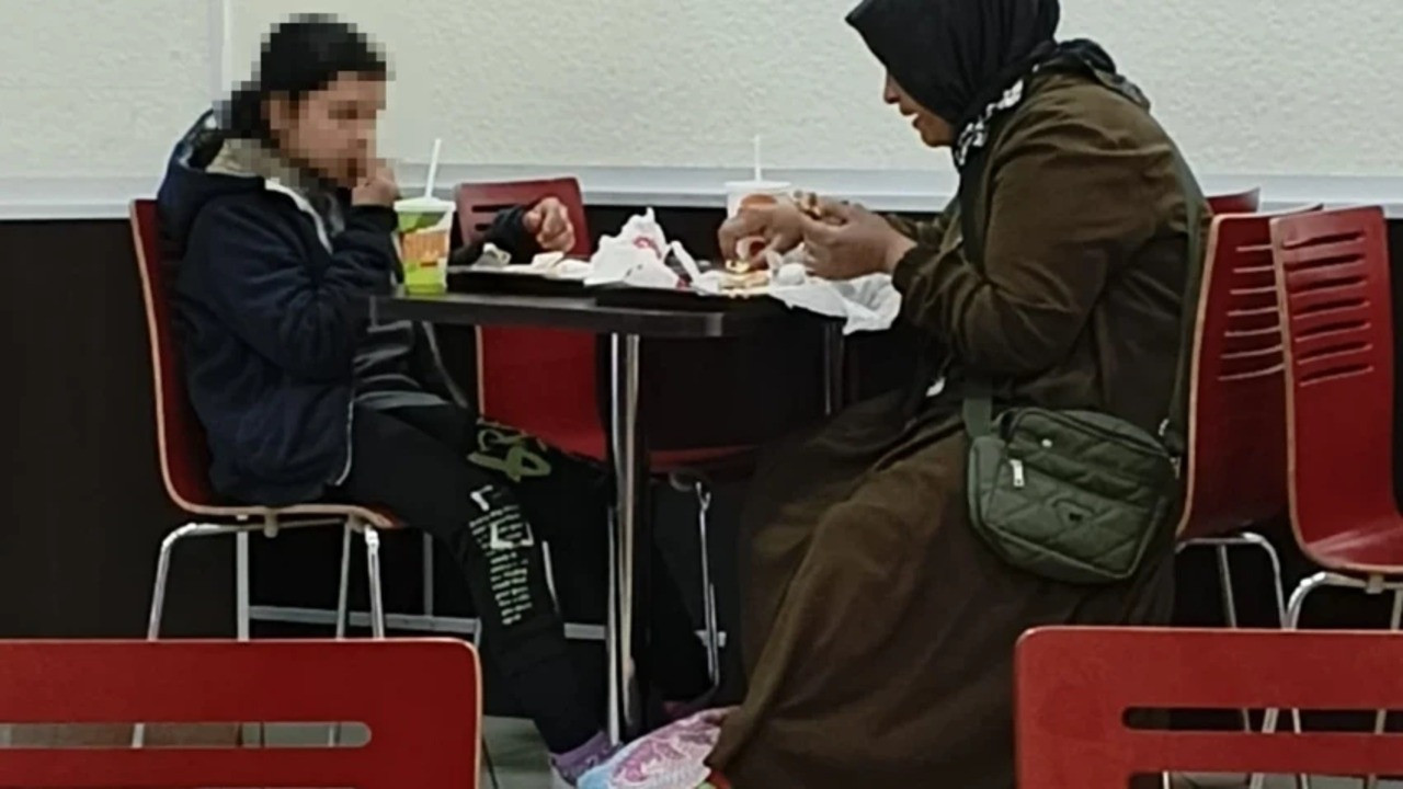 Tarabya’daki restoran iddiası sosyal medyayı ayağa kaldırdı! Çocuğa "masa oturamazsın" tepkisi: Bakanlık konuyu ele aldı