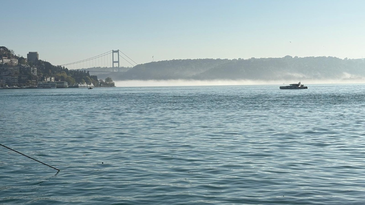 İstanbul'da yoğun sis! Boğaz hattı gemi trafiğine kapatıldı