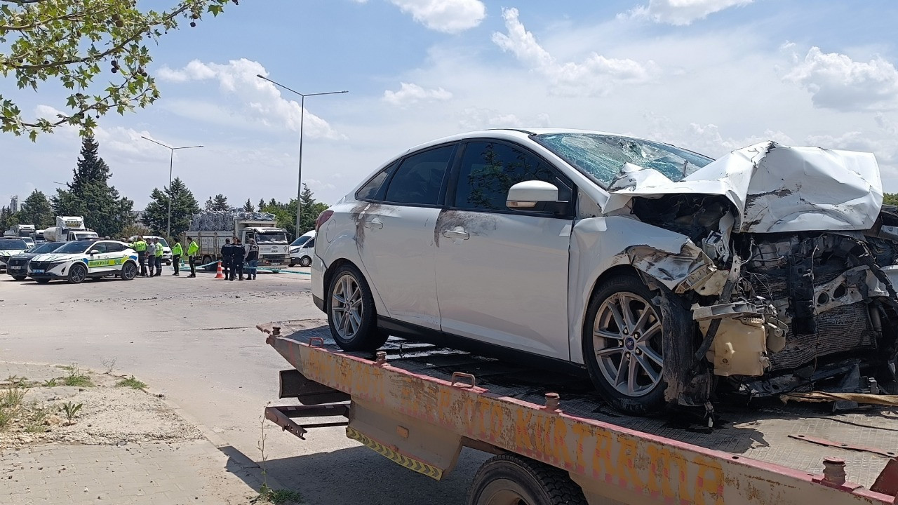 Feci kaza! TIR ile otomobil çarpıştı: Ölü ve yaralılar var