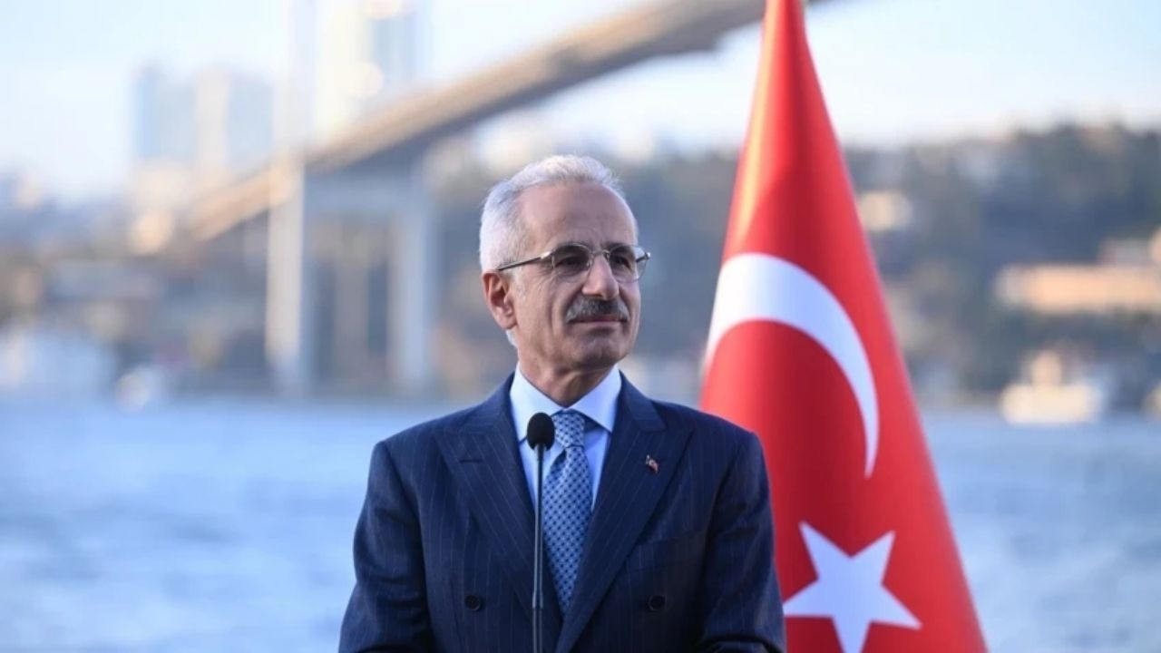 Boğazlarda rekor trafik! Bakan Uraloğlu rakamları duyurdu. 4 ayda 26 bini aşkın gemi geçiş yaptı
