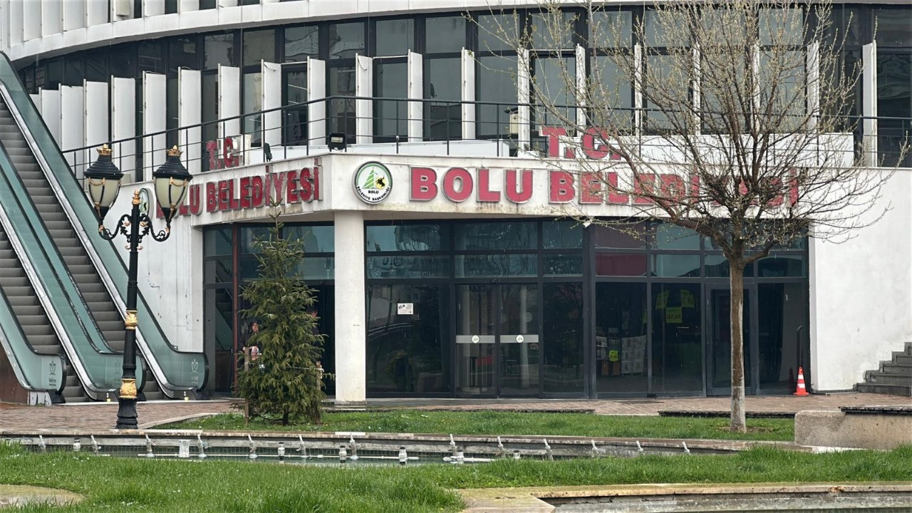 Bolu Belediyesi ve Bol-Tur A.Ş.’ye operasyon: Jandarma binada arama yapıyor