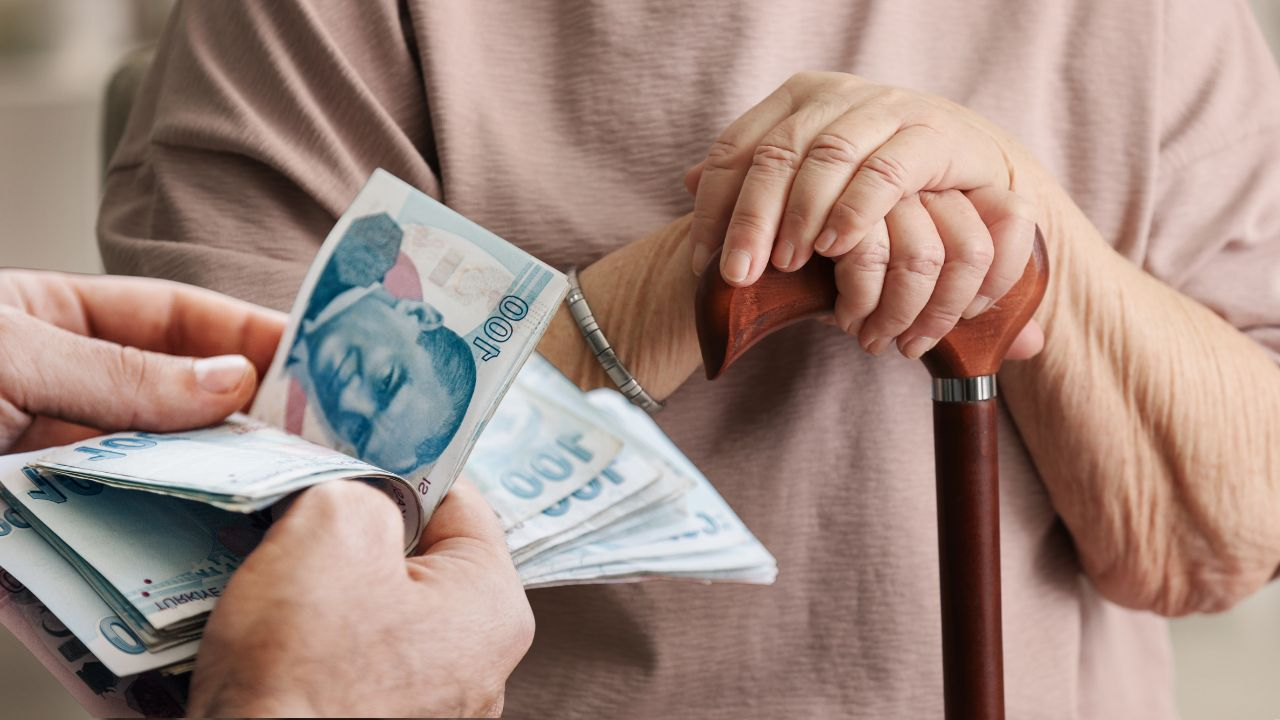 Zam hesaplamaları değişti! Memur ve emekli maaşında yeni tahminler belli oldu
