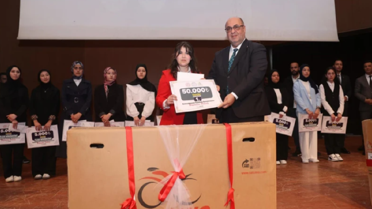 Kahramanmaraş’ta gençlik ve hitabet şöleni! Öğrenciler fikirlerini özgürce anlattı