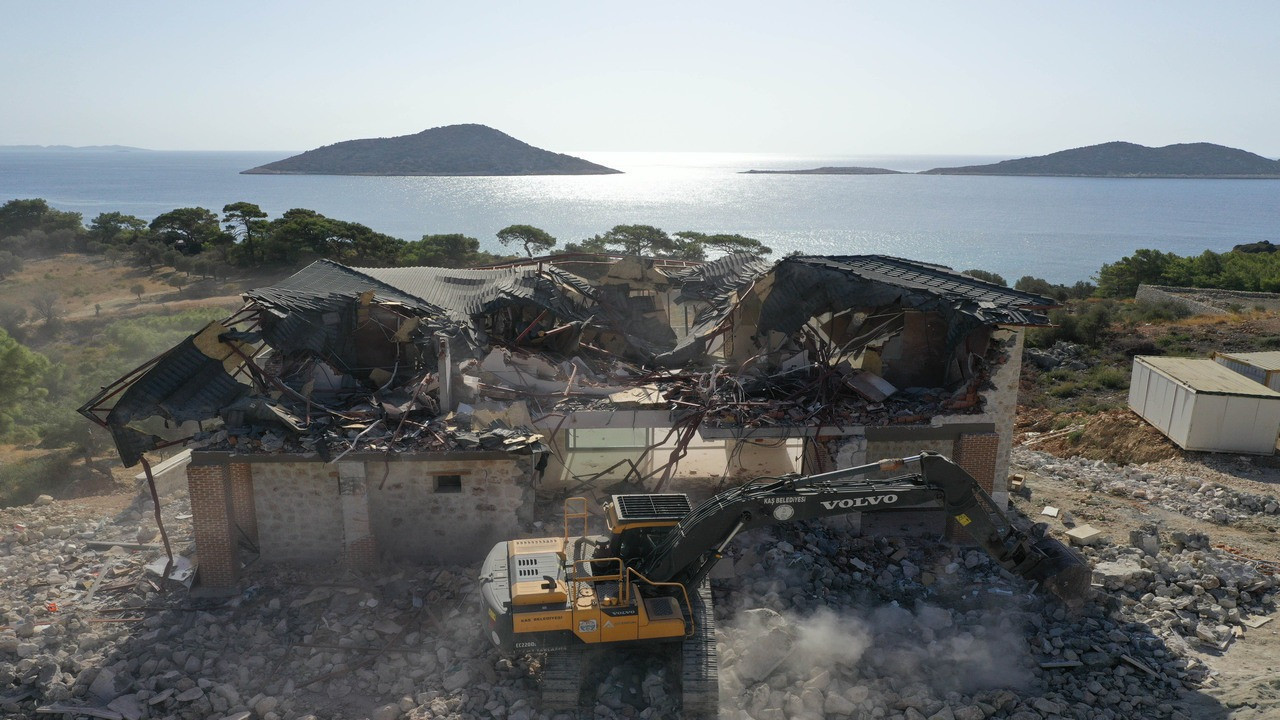 Kaş’ta 5 bin 112 kaçak yapı için 10’uncu ihale de iptal edildi