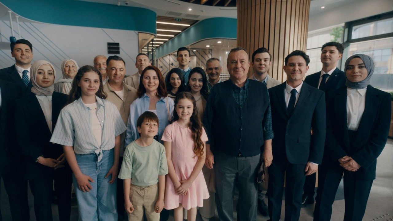 “Başrol Halk” filmiyle emeğe ve üretime güçlü selam! Halkbank 88. yılını “Başrol Halk” reklam filmiyle kutluyor