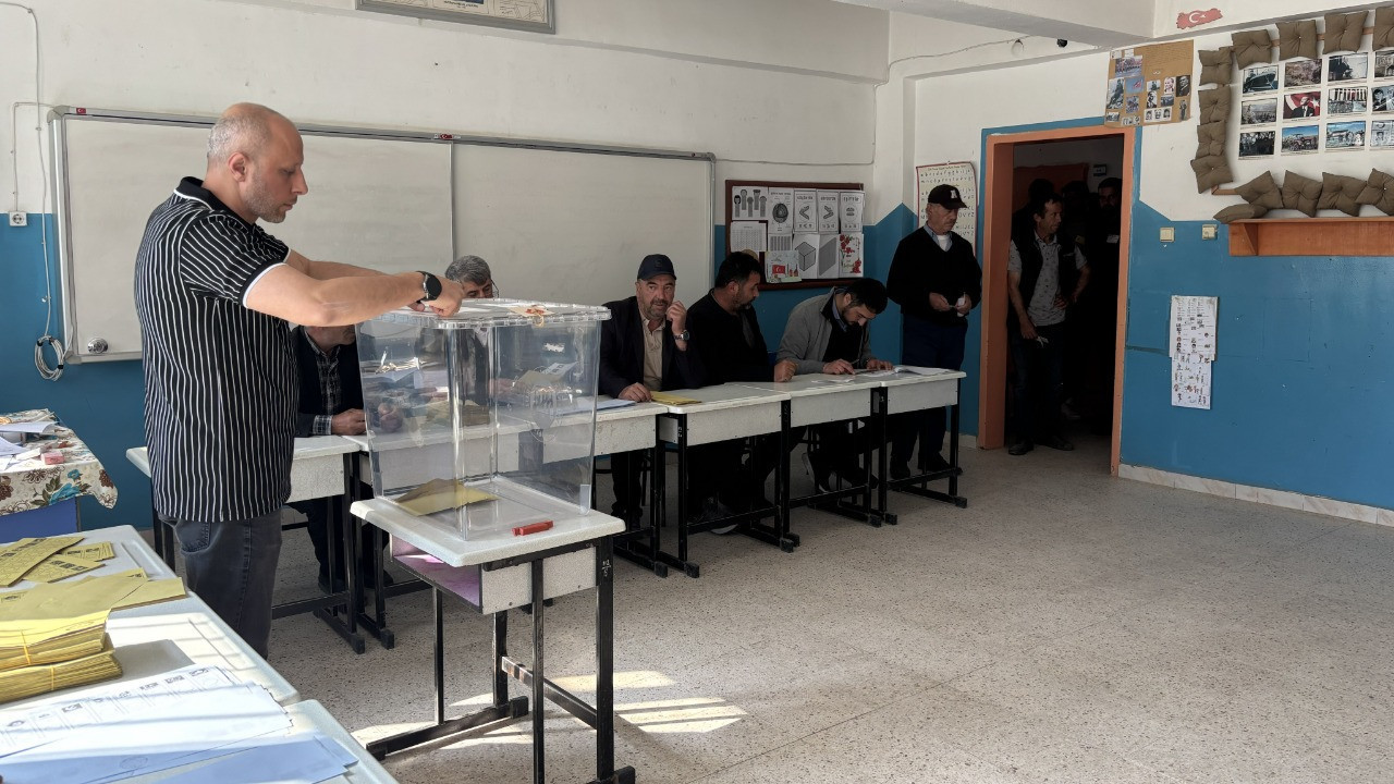 3 ilde seçim heyecanı! 6 belde için sandık kuruldu
