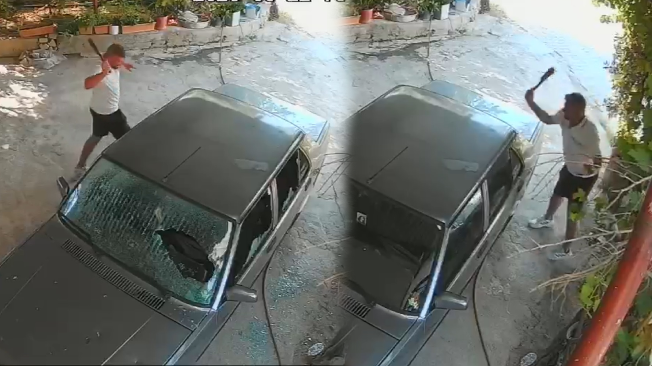 Eski sevgili dehşet saçtı! Otomobilini satırla parçalayıp, ölümle tehdit etti