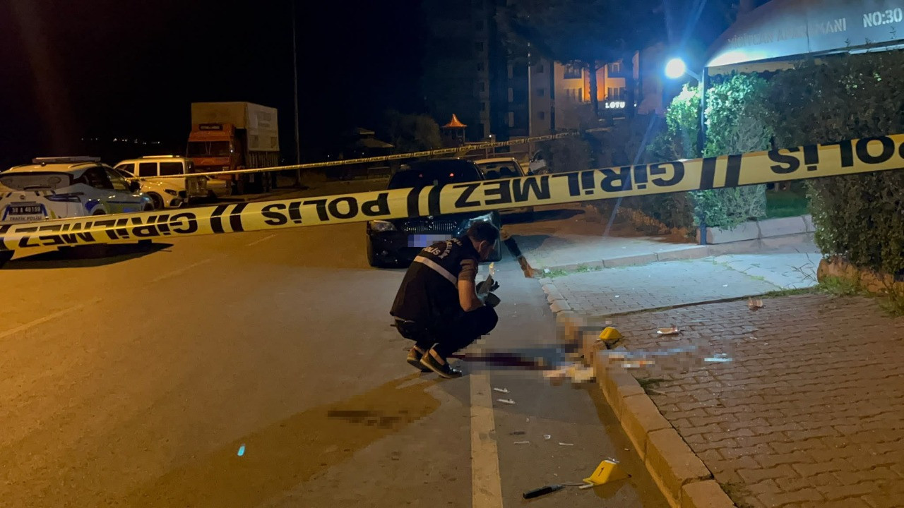 Baba-oğul arasında dehşet! Bıçakla birbirlerini yaraladılar