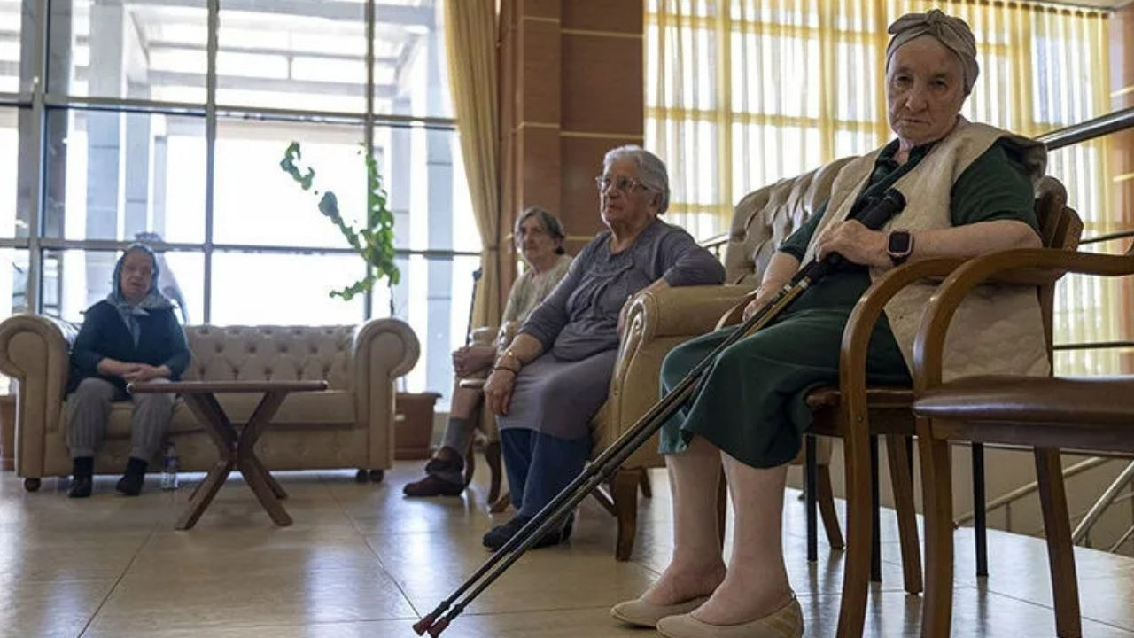 Yaşlı nüfus tarihi zirveye ulaştı! Huzurevleri kapasitesi doluyor: Bakanlık harekete geçti