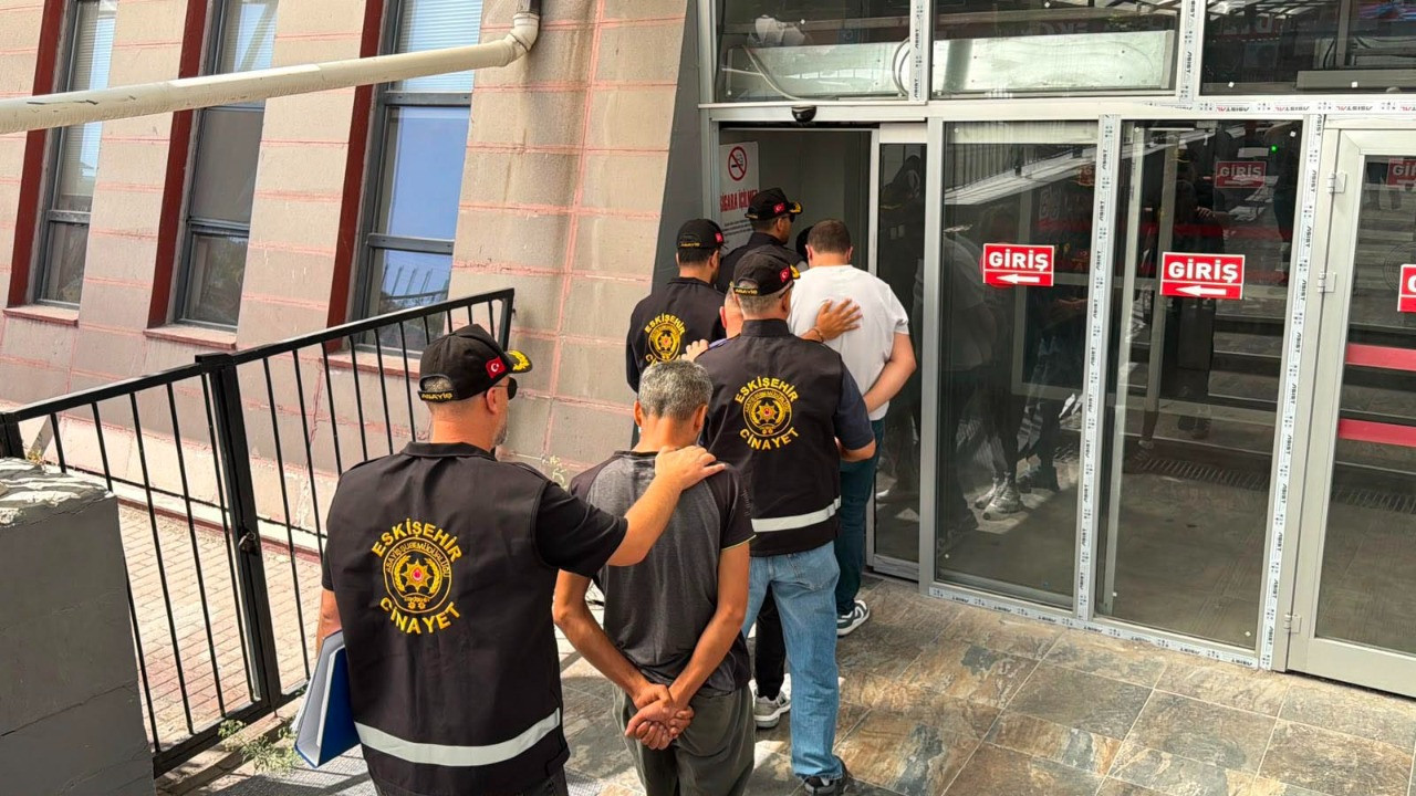 Eskişehir’de içki masası kanlı bitti: Misafirliğe gelen arkadaşını bıçaklayarak öldürdü