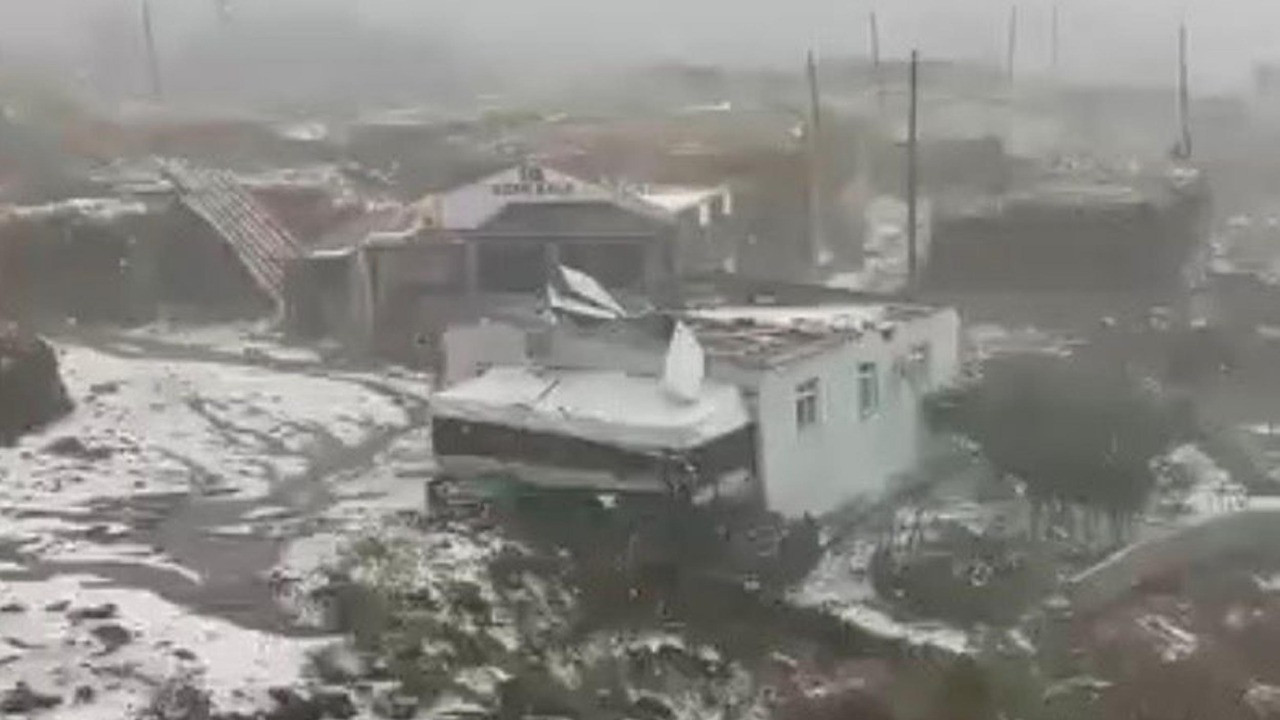 Fırtına ve dolu dehşeti: 20’den fazla evin çatısı uçtu