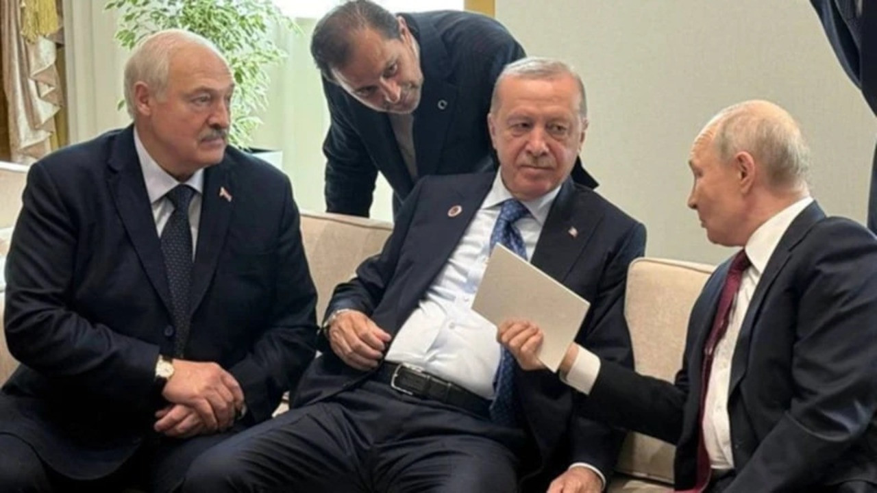 Cumhurbaşkanı Erdoğan, Putin ve Lukaşenko ile sohbet etti! O anlar kameralara yansıdı