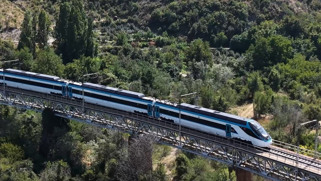 Milli Elektrikli Hızlı Tren'de kritik aşama! Hedeflenen hızın rekorunu kırdı