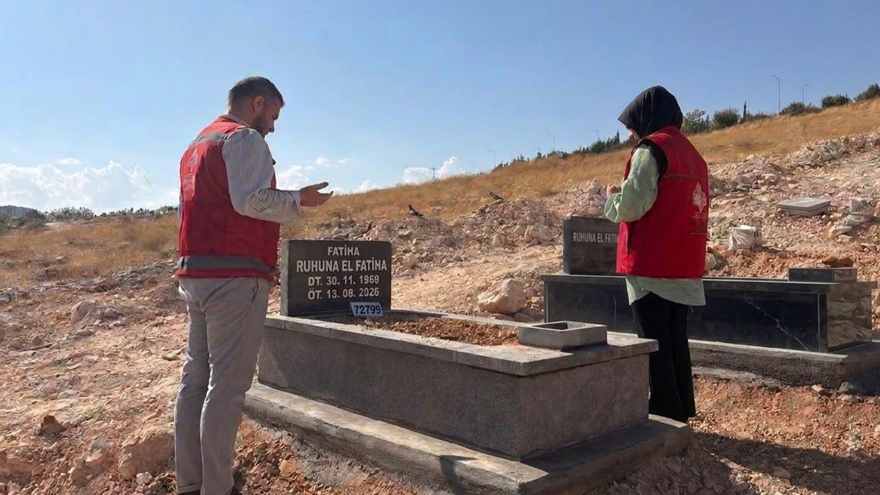 Vakıf şartı yerine getirildi, 3 kabre mezar taşı yaptırıldı