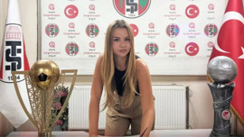 Türk futbolunda tarihi imza! 22 yaşındaki Zeynep Mestan Turgutluspor'un başına geçti