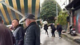 Kendisini dolandırdığını öne sürdüğü kişiyi bacaklarından vurdu