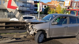 Bursa’da feci kaza! Bariyer demirleri otomobile saplandı