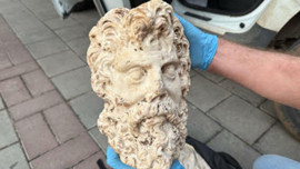 İzmir'de 2 bin yıllık Zeus heykel başı ele geçirildi!