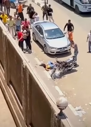 Ülkeyi ayağa kaldıran cinayet. Evlilik teklifini reddeden kadını katletti, mahkeme canlı yayında idamını istedi - Resim : 3