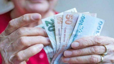 Milyonlarca emekliye m&uuml;jde! Yapılacak zammı canlı yayında a&ccedil;ıkladı. Emekli maaşlarına &ccedil;ift zam. H&uuml;k&uuml;mete yakın gazeteci rakam verdi.