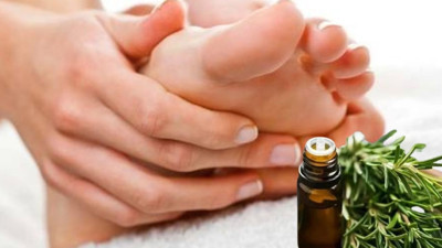 Ayağının altına biberiye yağı s&uuml;ren o dertten kurtulacak: Ayak altına biberiye yağı s&uuml;rmek neye iyi gelir?