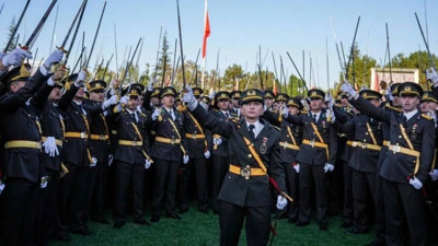 Son Dakika... 5 teğmen ve 3 komutan TSK'dan ihra&ccedil; edildi! Kılı&ccedil;lı yemin soruşturmasında karar &ccedil;ıktı