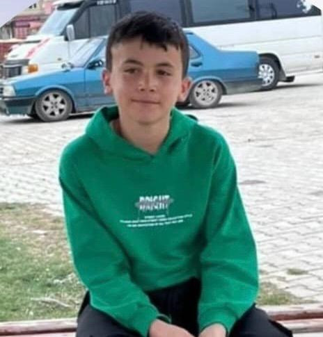 Altınları &ccedil;almak i&ccedil;in kan d&ouml;kt&uuml;ler! 12 yaşındaki &ccedil;ocuk &ouml;l&uuml; numarası yaparak kurtuldu! 'Baba yetiş' - Resim : 3