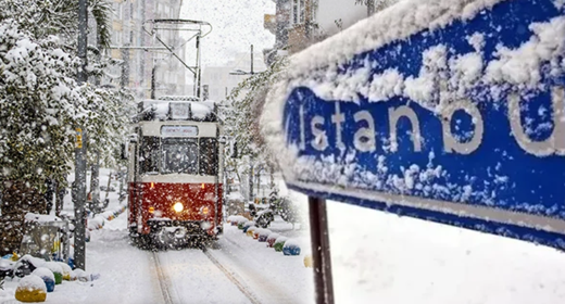 İstanbul'da beklenen kar yağışı başladı! AKOM ve meteoroloji saat vererek uyarmıştı