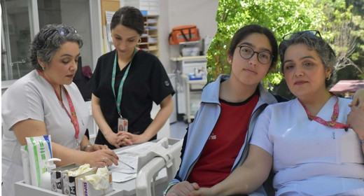 Engelleri aşan hayat hikayesi! Hemşire Necla Oğuz annelik hikayesiyle örnek oldu: Çok güzel bir duygu
