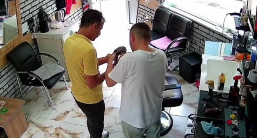 Küçük can için büyük mücadele: Güvercin tellerden kurtarıldı, berberde pansuman yapıldı
