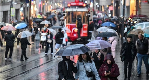 Meteoroloji kritik değerlendirmeyi yaptı, İstanbul'da başladı! Balkanlardan gelen yağış ne kadar sürecek?