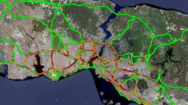 İstanbul'da trafik 'Sevgililer Günü'nde kilitlendi