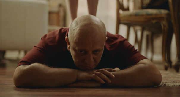 Başrollerini Ece Yüksel, Serkan Keskin ve Denizhan Akbaba’nın paylaştığı bol ödüllü film  “Ela ile Hilmi ve Ali” gösterime giriyor - Resim : 2