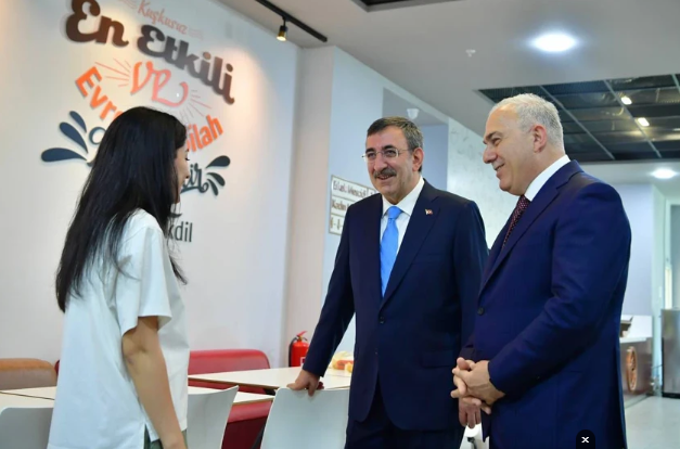 Cevdet Yılmaz'dan Fatih Merkez Kütüphanesi'ne ziyaret