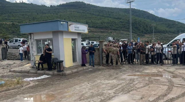 Osmaniye'de korkun&ccedil; olay! Okul bah&ccedil;esinde saldırıya uğrayan &ouml;ğretmenden acı haber: Yeni detaylar ortaya &ccedil;ıktı - Resim : 3