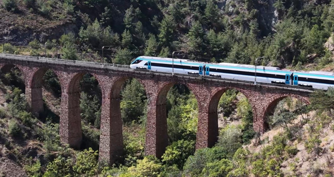 Milli Elektrikli Hızlı Tren'de kritik aşama! Hedeflenen hızın rekorunu kırdı