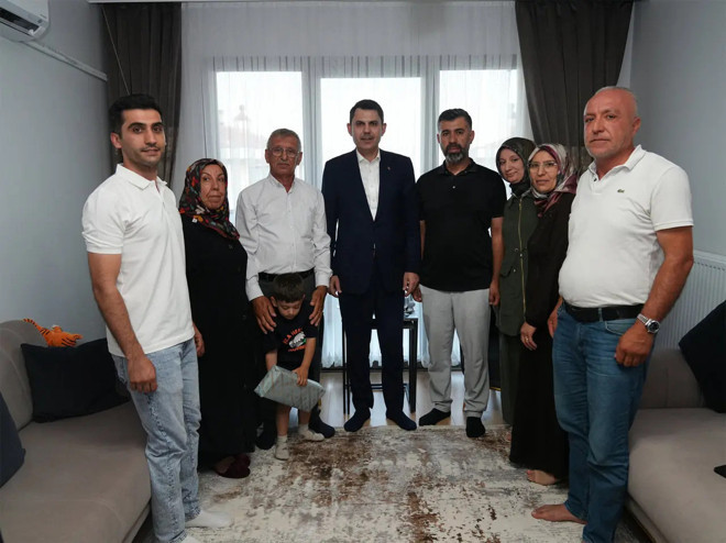 Bakan Kurum'dan acının ortasında umut ziyareti! Yusuf'un dedesinden duygulandıran s&ouml;zler: "Ben bir Yusuf'a sahip &ccedil;ıkmışım &ccedil;ok mu?"