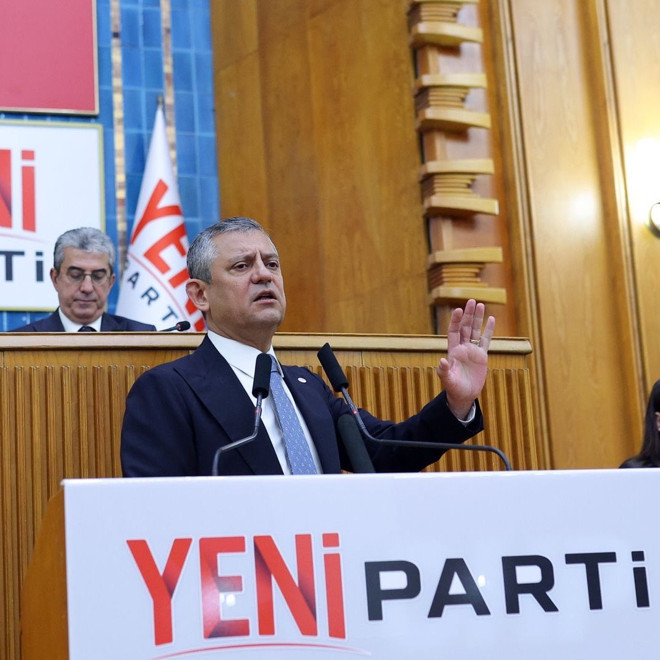 Özgür Özel'den Yeni Parti'ye katılım çağrısı! İlk kez kürsüde konuştu: Kurultayı toplayıp aday olmayacağım