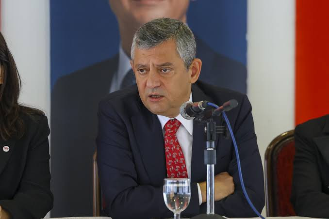 Tartışmaları odağı olmuştu: YENİ Parti logosu için yeni karar