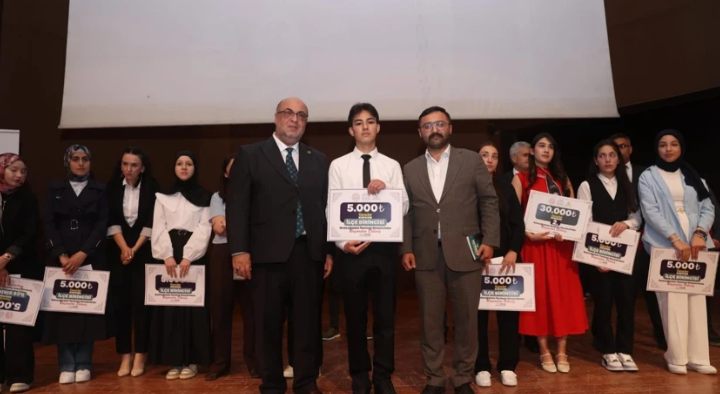 Kahramanmaraş’ta gençlik ve hitabet şöleni! Öğrenciler fikirlerini özgürce anlattı