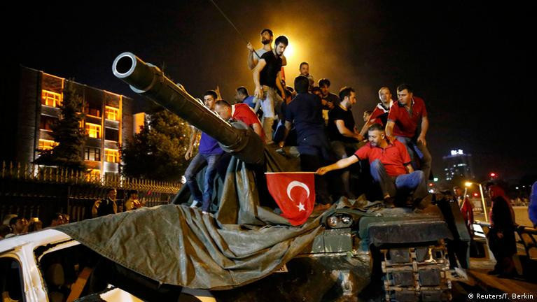 İletişim Başkanı Duran açıkladı! 15 Temmuz ruhu 10 yıl sonra her yerde: Slogan belli oldu!